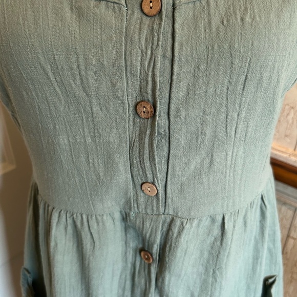 Msquared Green Midi Dress with Elegant Silhouette - Picture 2 of 11